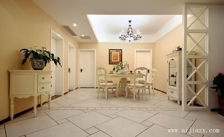 簡(jiǎn)單方便的田園風(fēng)格大戶型餐廳裝修效果圖